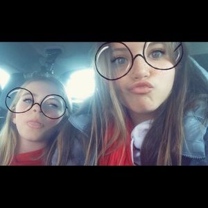 Meet your Posher, Eva